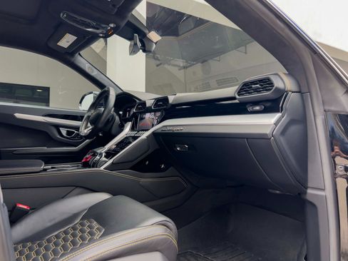 Used 2020 Lamborghini Urus AWD/4WD image 29
