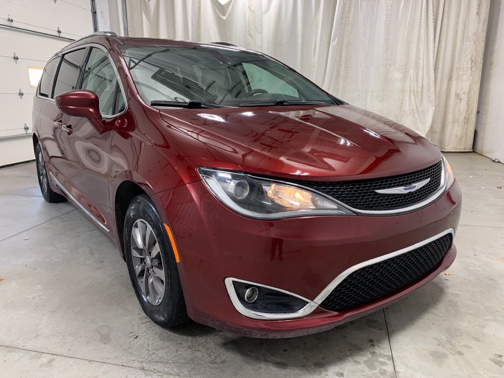 Used 2019 Chrysler Pacifica Touring-L Plus FWD image 13