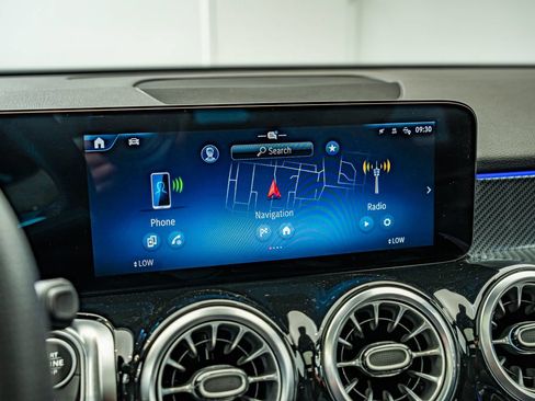Certified 2024 Mercedes-Benz GLB 250 4MATIC image 26