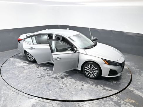 Used 2024 Nissan Altima 2.5 SV image 58