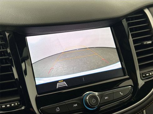 Used 2022 Chevrolet Trax LT w/ LT Convenience Package image 22