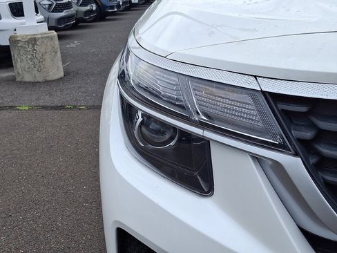 Used 2022 Kia Seltos LX image 9