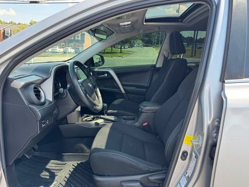 Used 2016 Toyota RAV4 XLE AWD/4WD image 12