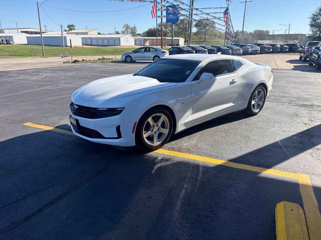 Used 2023 Chevrolet Camaro LT RWD image 9