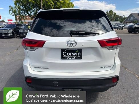 Used 2018 Toyota Highlander XLE AWD/4WD image 6