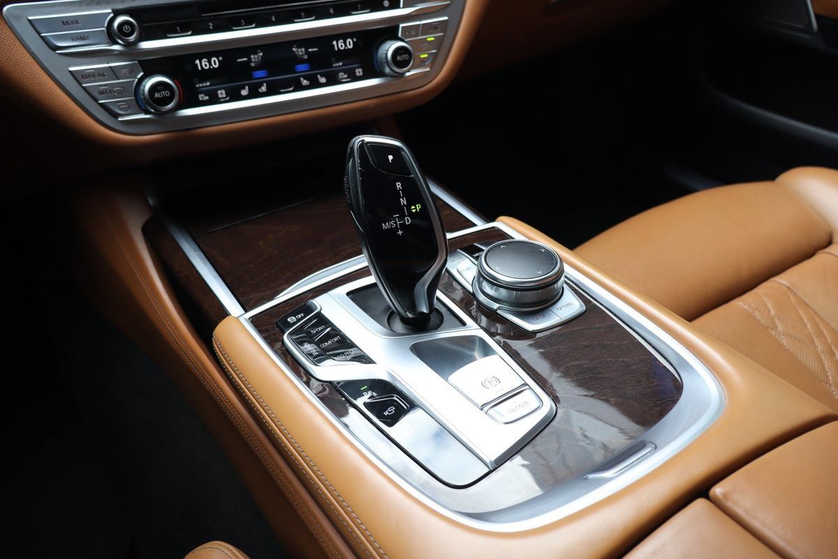 Used 2017 BMW 750i xDrive AWD/4WD image 21