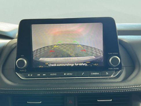 Used 2025 Nissan Rogue SV image 17