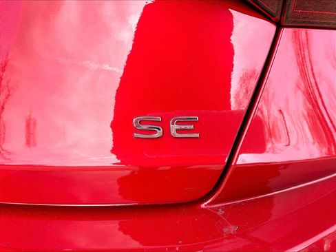 Used 2024 Volkswagen Jetta SE w/ Panoramic Sunroof Package image 27