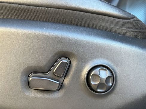 Used 2024 Chrysler Pacifica Touring-L image 13