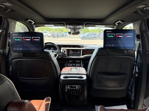 Used 2023 GMC Yukon Denali Ultimate w/ LPO, Floor Liner Package AWD/4WD image 21