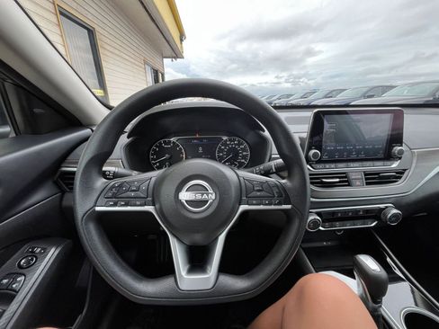 Used 2024 Nissan Altima 2.5 SV image 34