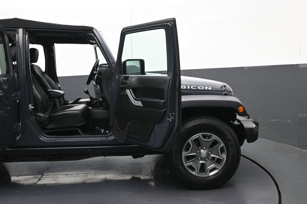 Used 2017 Jeep Wrangler Unlimited Rubicon w/ Dual Top Group AWD/4WD image 9