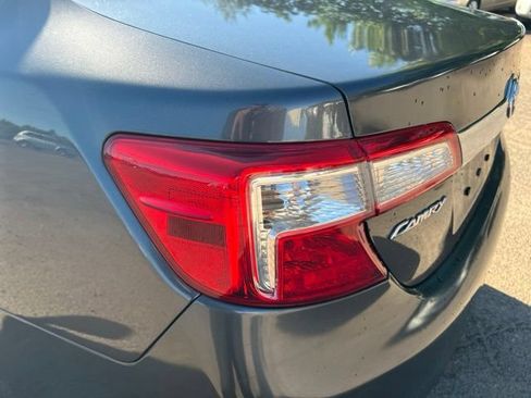 Used 2014 Toyota Camry XLE w/ Moonroof Package FWD image 10