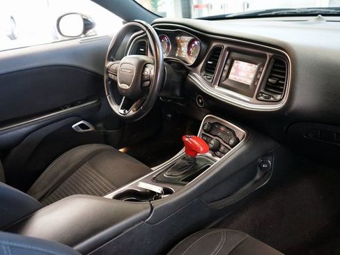 Used 2016 Dodge Challenger SXT image 8