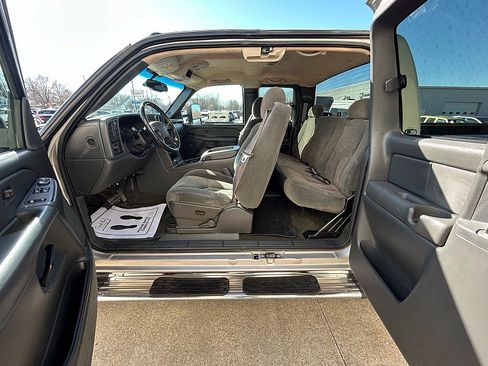 Used 2004 Chevrolet Silverado 3500 4x4 Extended Cab w/ Heavy-Duty Power Package image 8