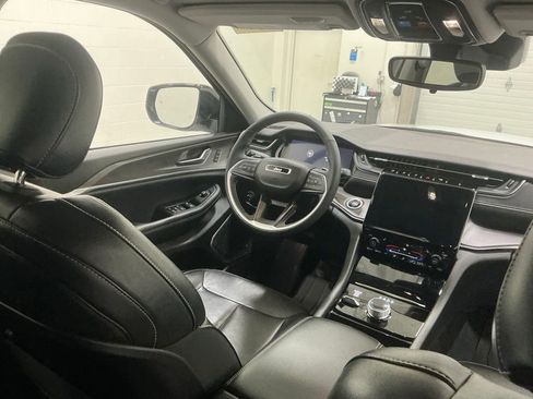 Used 2023 Jeep Grand Cherokee L Limited w/ Black Appearance Package image 16