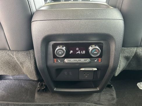 Used 2025 Buick Enclave Avenir w/ Super Cruise Package FWD image 17