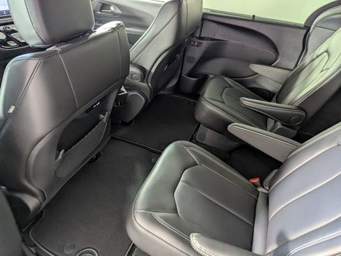 New 2026 Chrysler Pacifica Select w/ S Appearance Package image 15