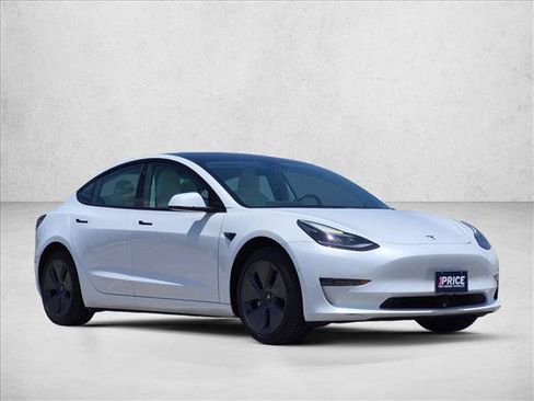 Used 2021 Tesla Model 3 Standard Range Plus RWD image 3