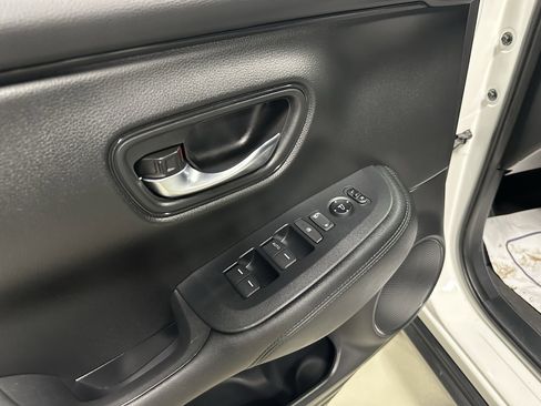Used 2023 Honda HR-V LX image 16