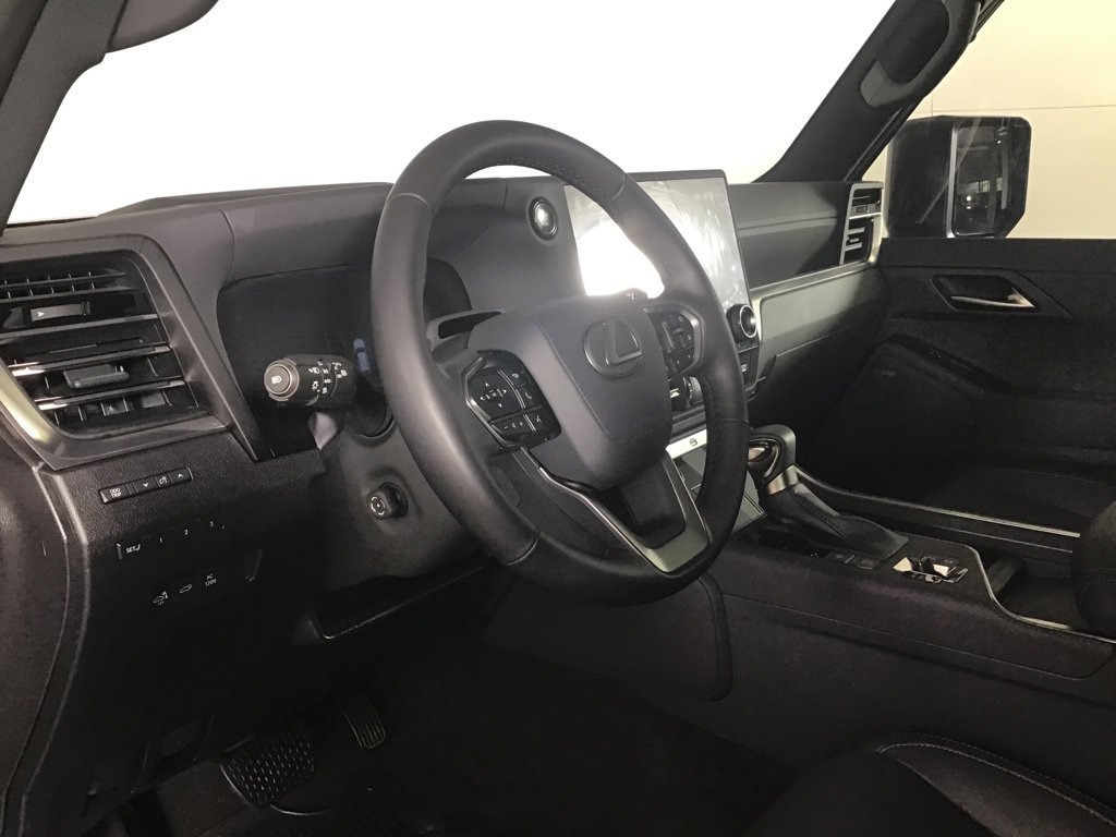 Used 2024 Lexus GX 550 AWD/4WD image 4