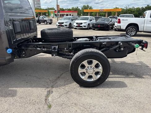 New 2026 RAM 3500 Big Horn AWD/4WD image 3