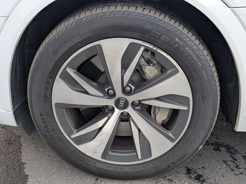 Used 2024 Audi Q8 e-tron Premium Plus w/ Premium Plus Package image 10