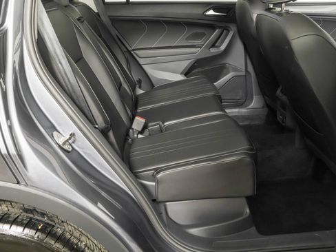 Certified 2024 Volkswagen Tiguan SE AWD/4WD image 40