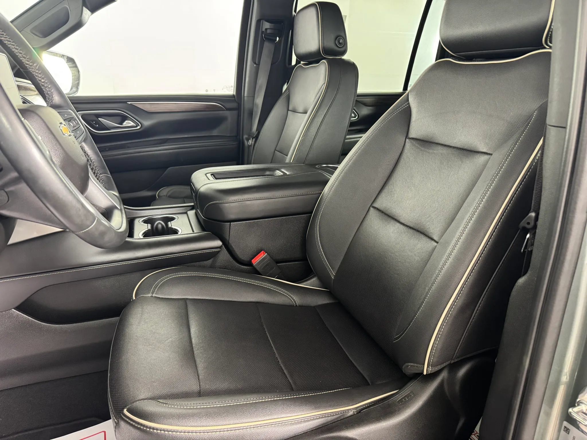 Used 2023 Chevrolet Suburban Premier AWD/4WD image 34