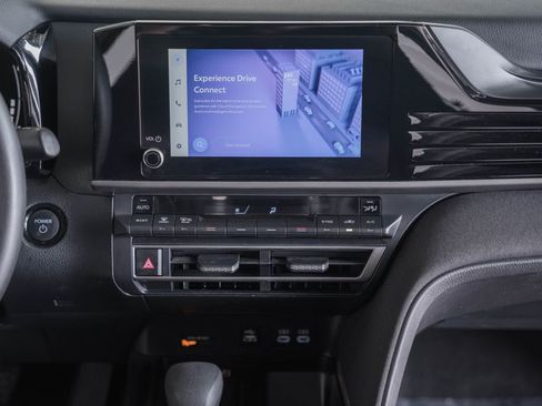 Used 2025 Toyota Camry LE image 18