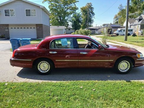 Used 1999 Lincoln Town Car Executive RWD image 6