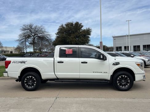 Used 2019 Nissan Titan PRO-4X w/ Pro-4x Convenience Package image 2