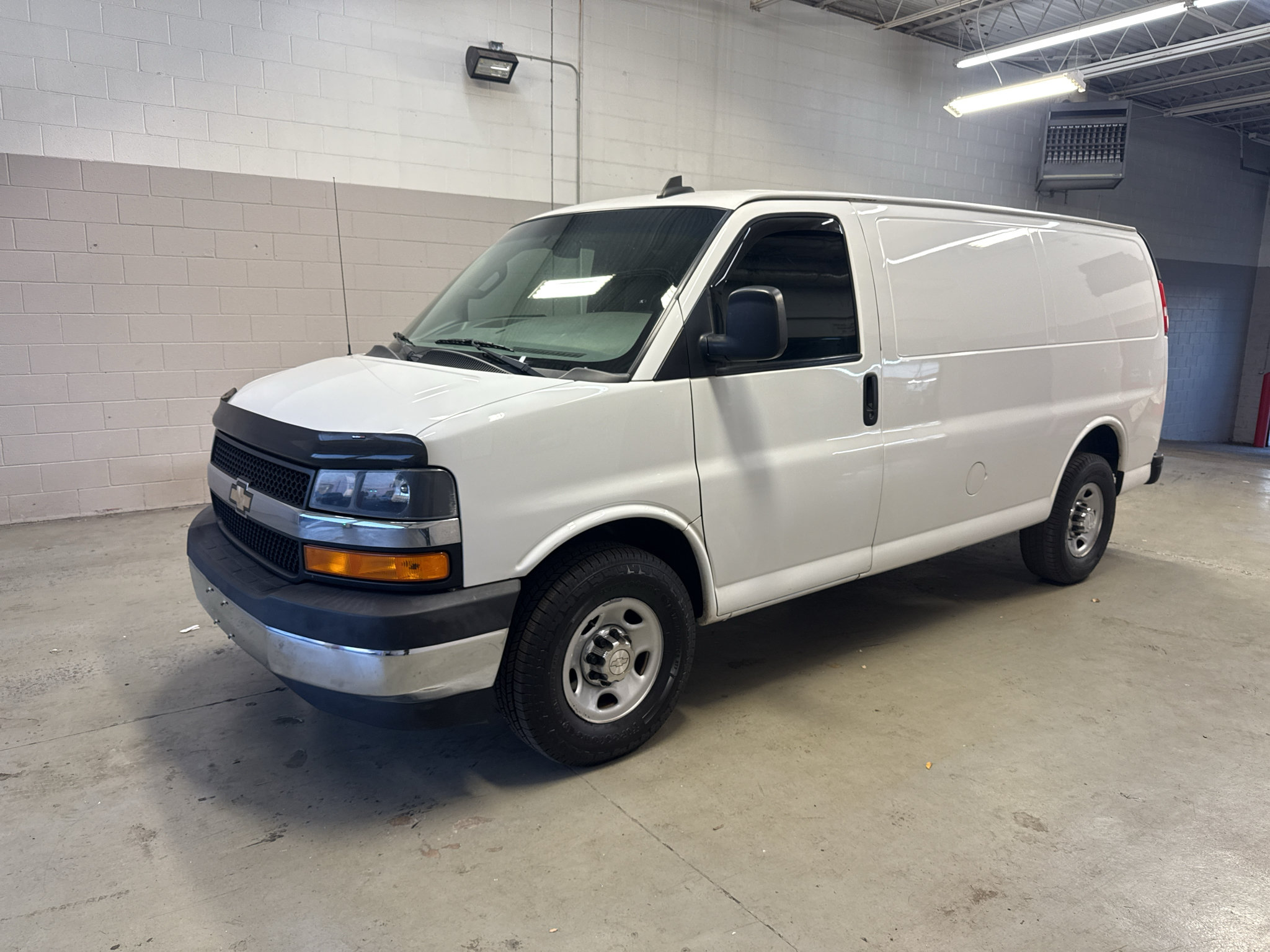 Used 2019 Chevrolet Express 2500 w/ Enhanced Convenience Package RWD image 3