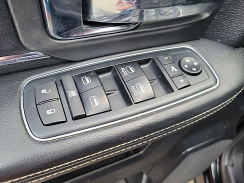 Used 2014 RAM 2500 Laramie w/ Black Appearance Group image 19