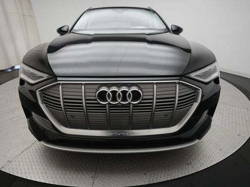 Used 2022 Audi e-tron Premium Plus w/ Premium Plus Package AWD/4WD image 10
