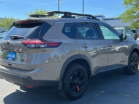 Used 2025 Nissan Rogue SV AWD/4WD image 5