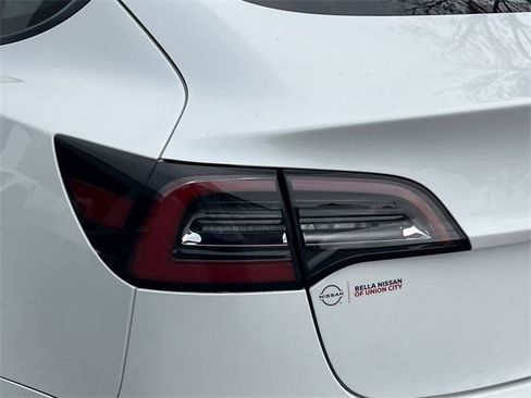 Used 2022 Tesla Model 3 Standard Range image 22