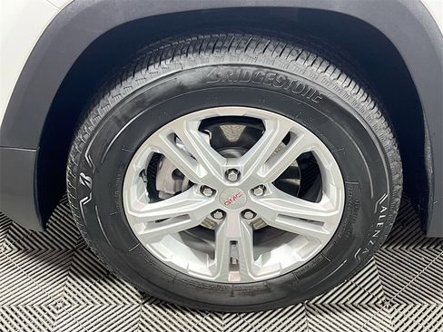 Used 2024 GMC Terrain SLE w/ Driver Convenience Package image 26