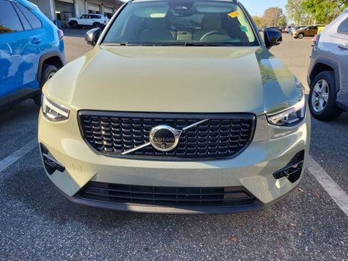 Used 2025 Volvo XC40 B5 Plus w/ Protection Package Premier image 9