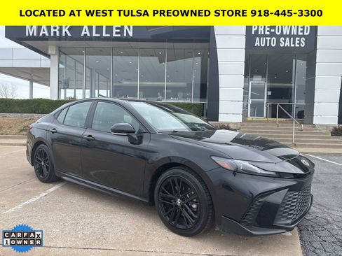 Used 2025 Toyota Camry SE image 1