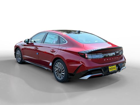 New 2025 Hyundai Sonata Limited image 3
