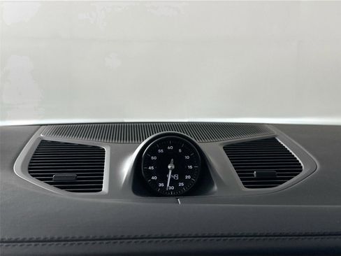 Certified 2025 Porsche Cayenne E-Hybrid AWD/4WD image 25