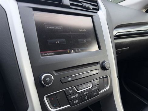 Used 2016 Ford Fusion SE FWD image 13