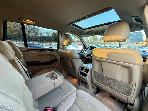 Used 2016 Mercedes-Benz GL 450 4MATIC image 28