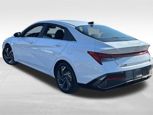 Used 2025 Hyundai Elantra SEL image 5