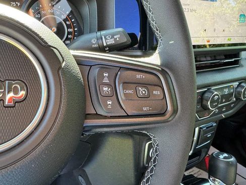 Used 2025 Jeep Wrangler Unlimited Sport AWD/4WD image 18