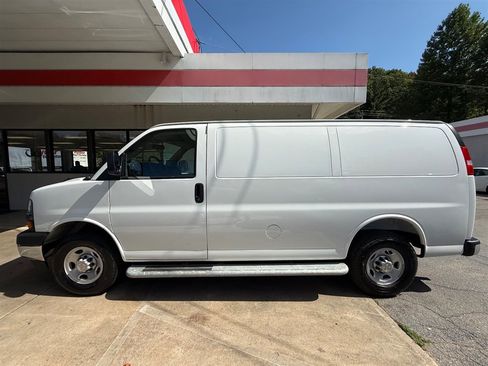 Used 2025 Chevrolet Express 2500 w/ Driver Convenience Package RWD image 11