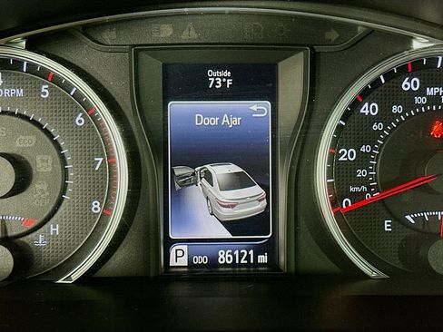 Used 2015 Toyota Camry SE image 19