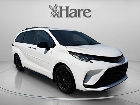 Used 2025 Toyota Sienna XSE w/ XSE Plus Package AWD/4WD image 7