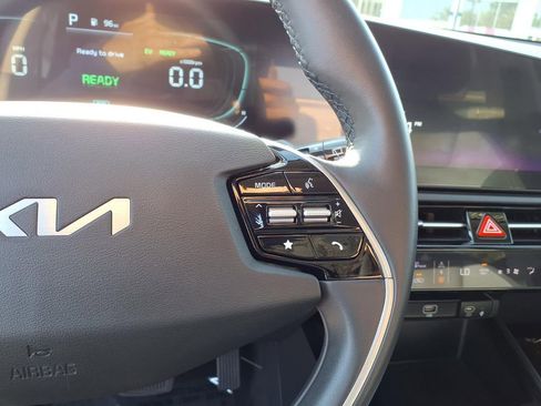 Certified 2023 Kia Niro EX FWD image 17